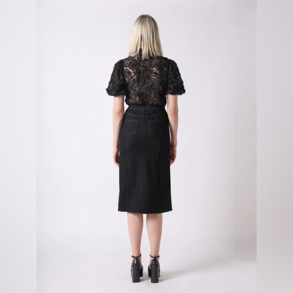 Sheer Flower Top with Puff Sleeves - Picture 2 of 5